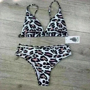 Amazon Cheetah Bikini Set with High Waisted Bottoms Size M